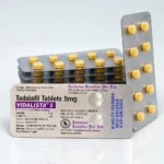 Vidalista 5 mg – kilka blistrów z żółtymi tabletkami z przodu i z tyłu